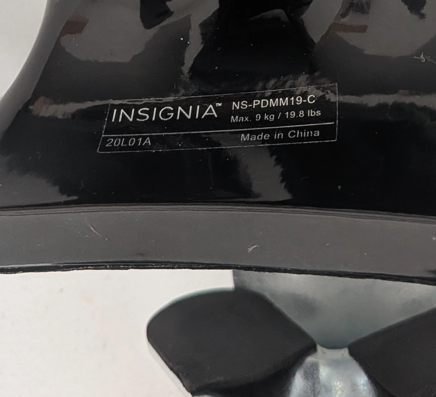 Insignia Dual Arm Full Motion Hydraulic Monitor Mount - Black - photo 4