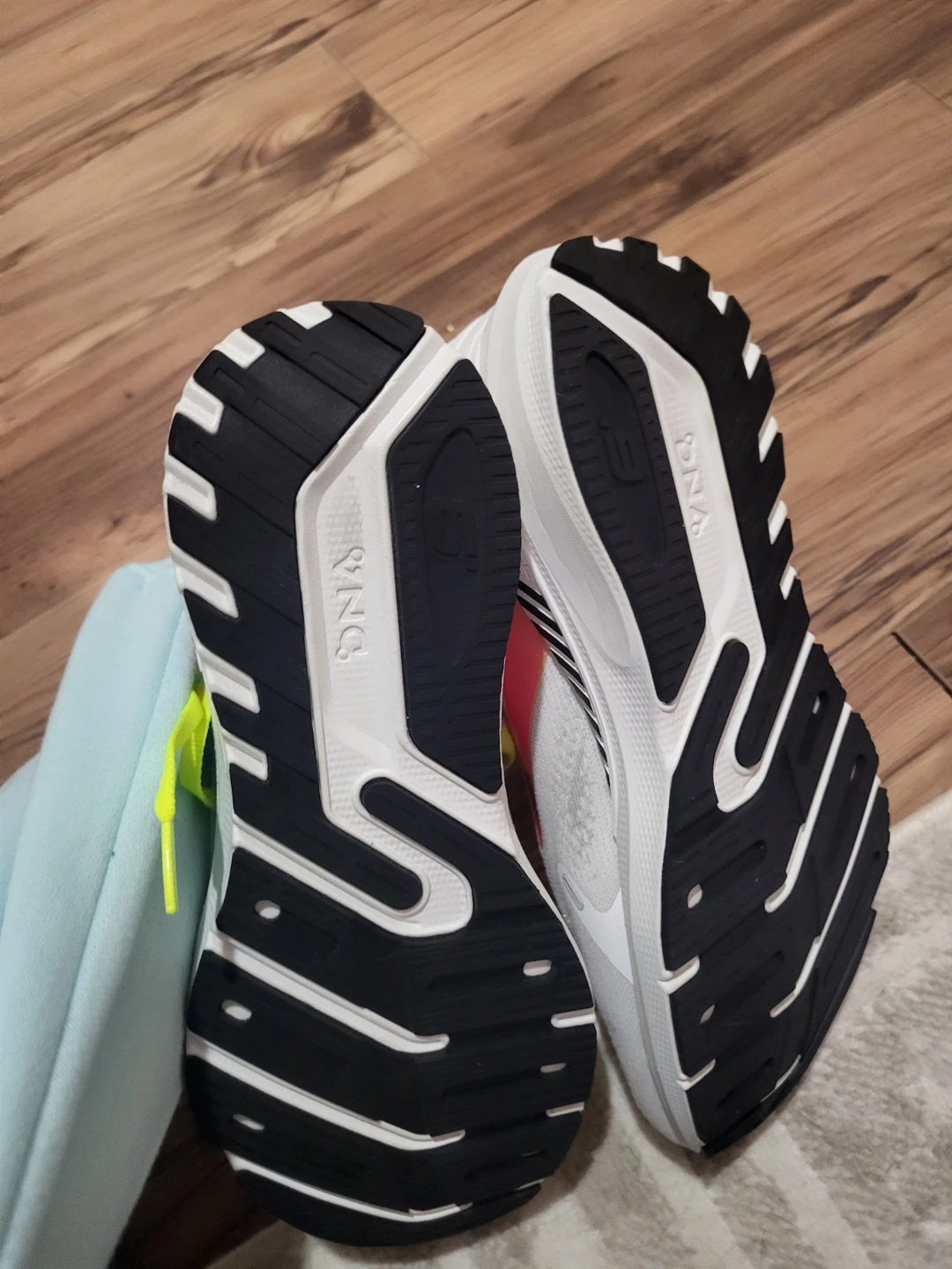 Brooks Running Shoes (womens) - photo 4