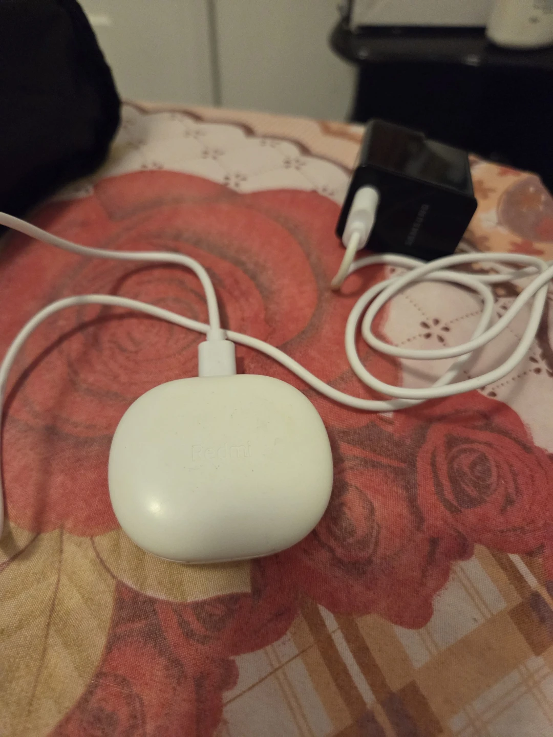 Redmi Earbuds Charging Case with Cable and Charger - photo 4