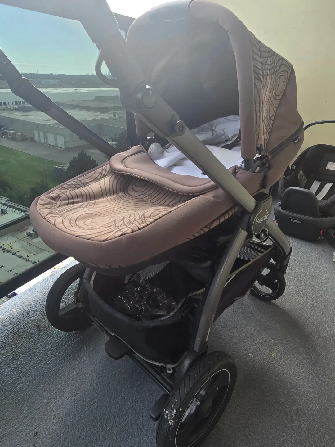 Peg Perego Stroller, bassinet and  Car Seat and base. - photo 3