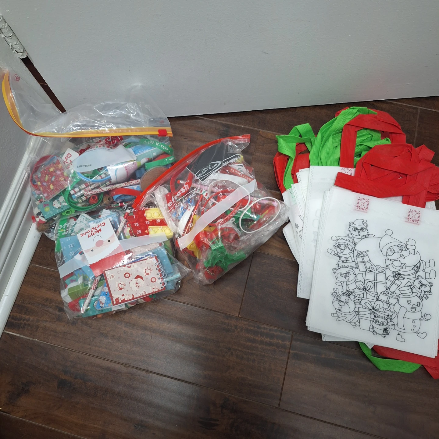 Christmas Party Favor Bags & Supplies Bundle - photo 2