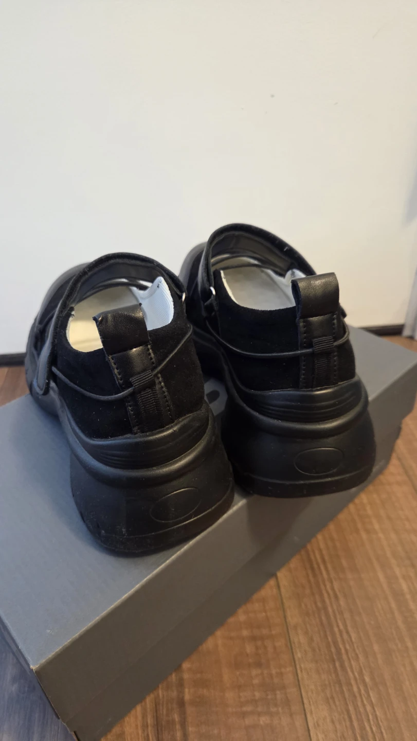 Chunky black platform Mary Jane shoes - photo 2