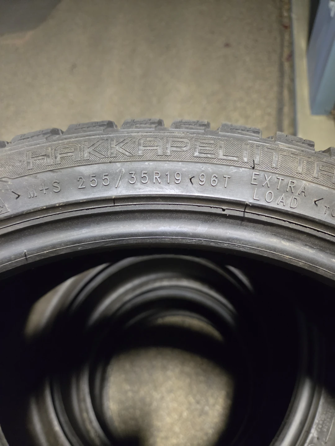 4 Nokian Hakkapeliitta 255/35R19 Tires - photo 3