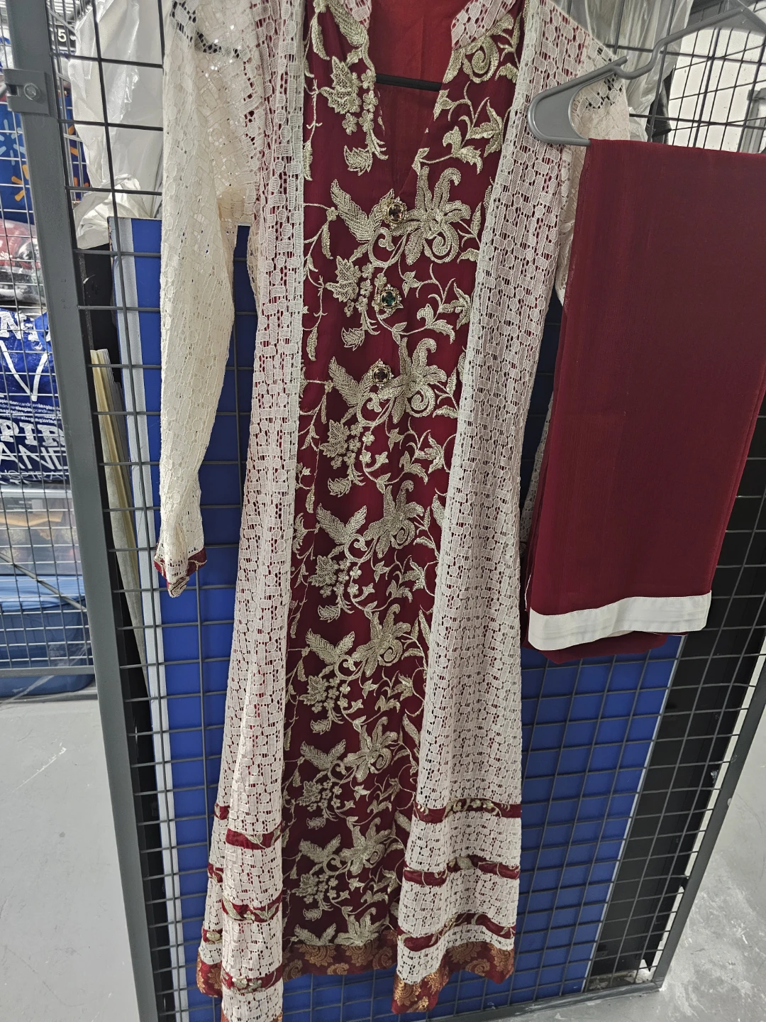 Red and White Embroidered Kurti Set - photo 2