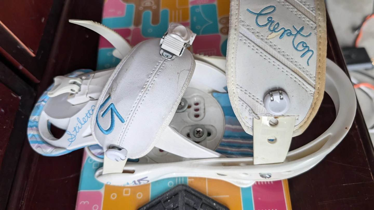 Burton Chicklet 120 Snowboard with Stiletto Bindings - photo 4