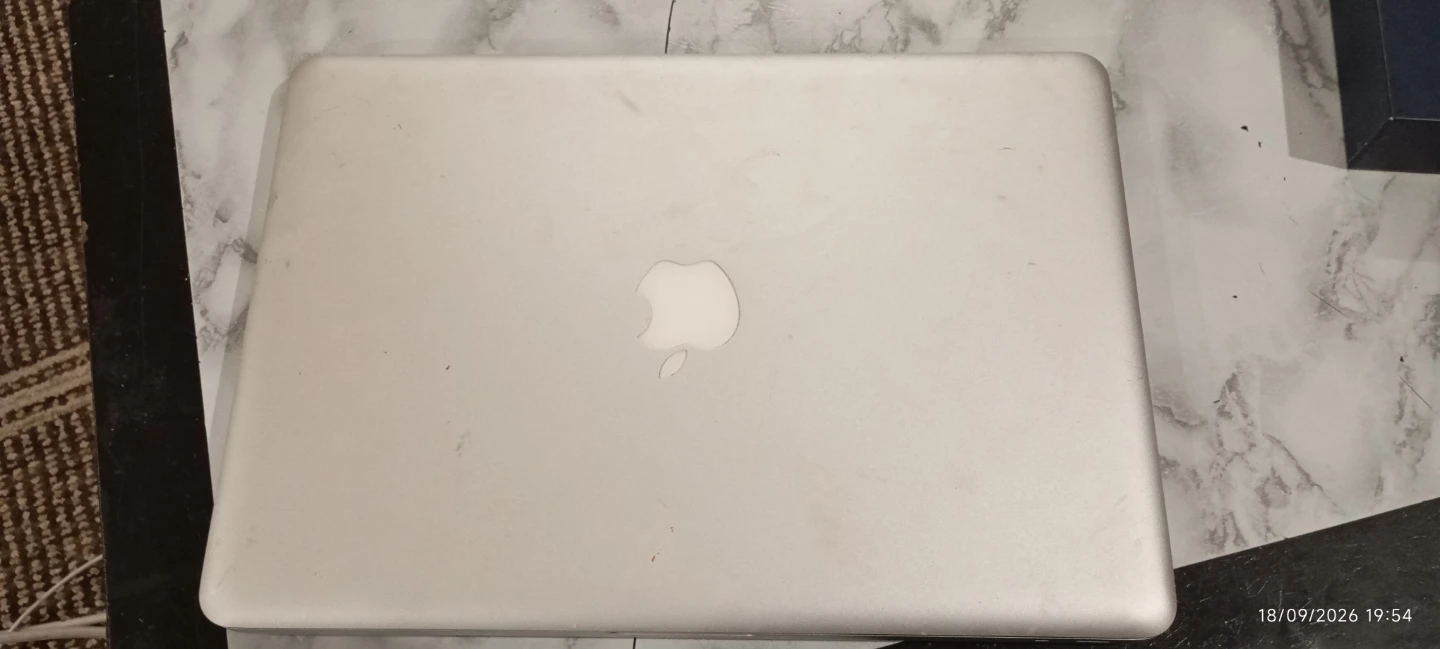 Apple MacBook