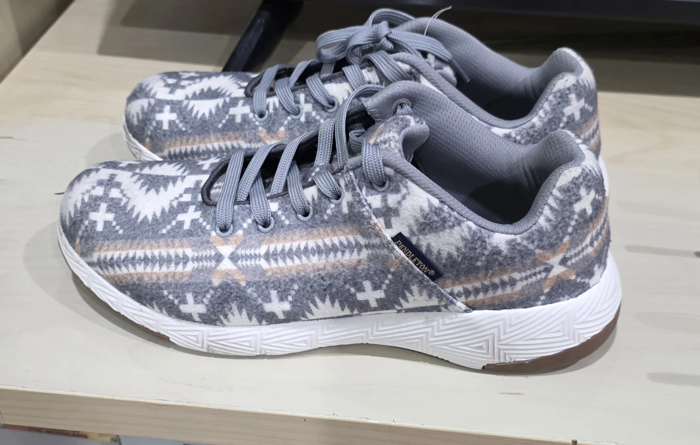Pendleton Grey Patterned Sneakers Ladies size 10 - photo 3