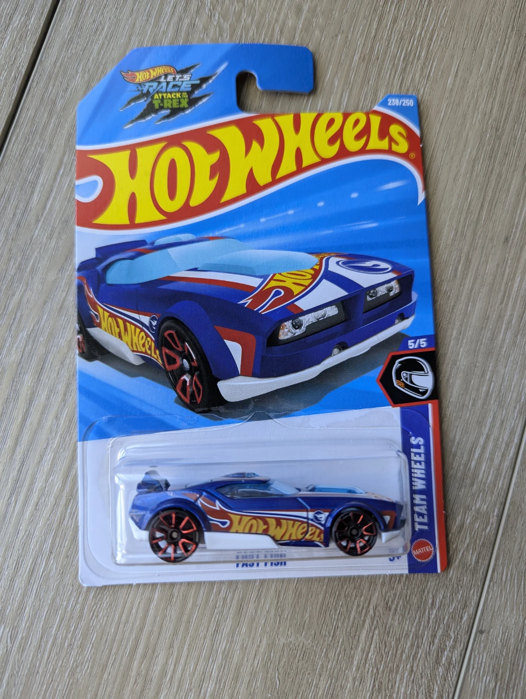 TREASURE HUNT- Fast Fish Team Wheels Die-Cast Car