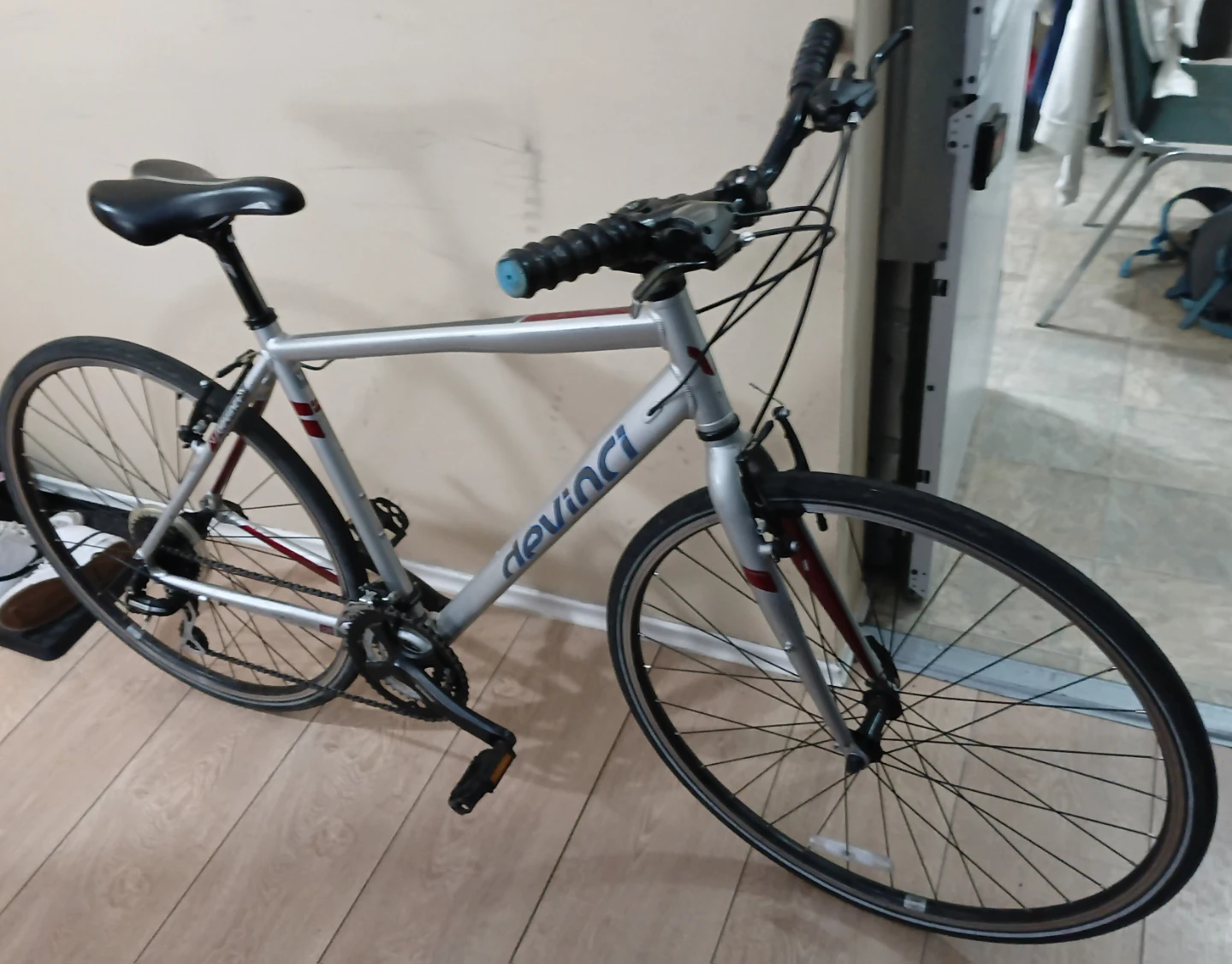 Devinci Silver Hybrid Bike