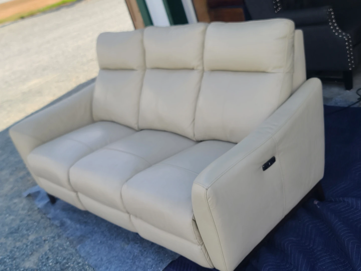Premium Cream Leather Power Recliner – Excellent Comfort - photo 2