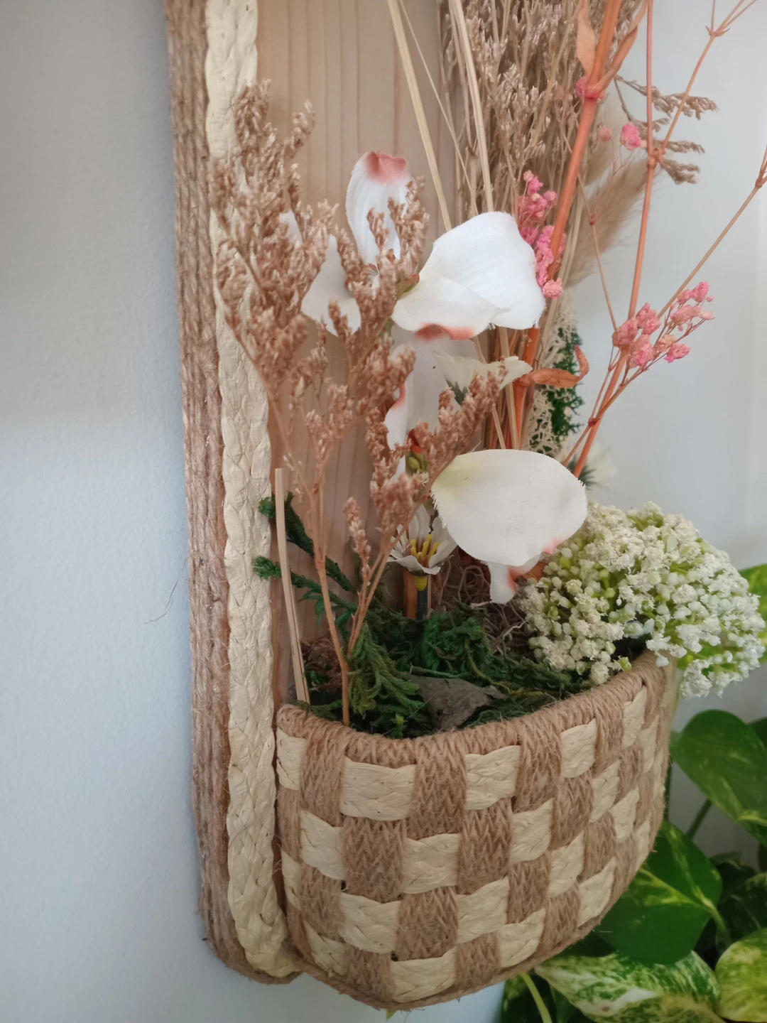 Wall hanging dried flower arrangement - photo 2