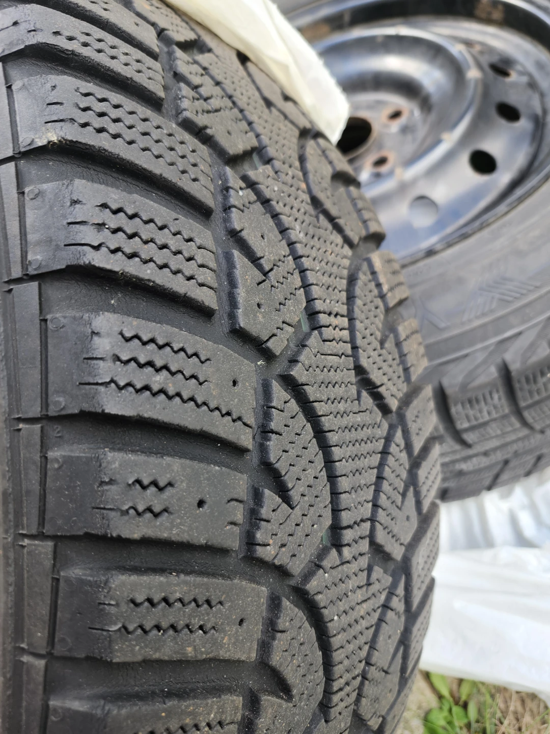 215/60R16 Studless Winter Tires - photo 3