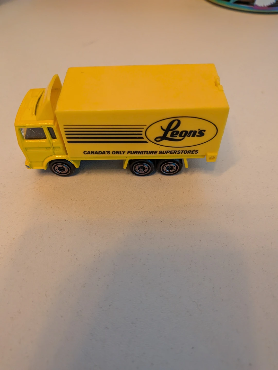 Vintage Leon's Furniture Die-Cast Toy Truck - photo 3