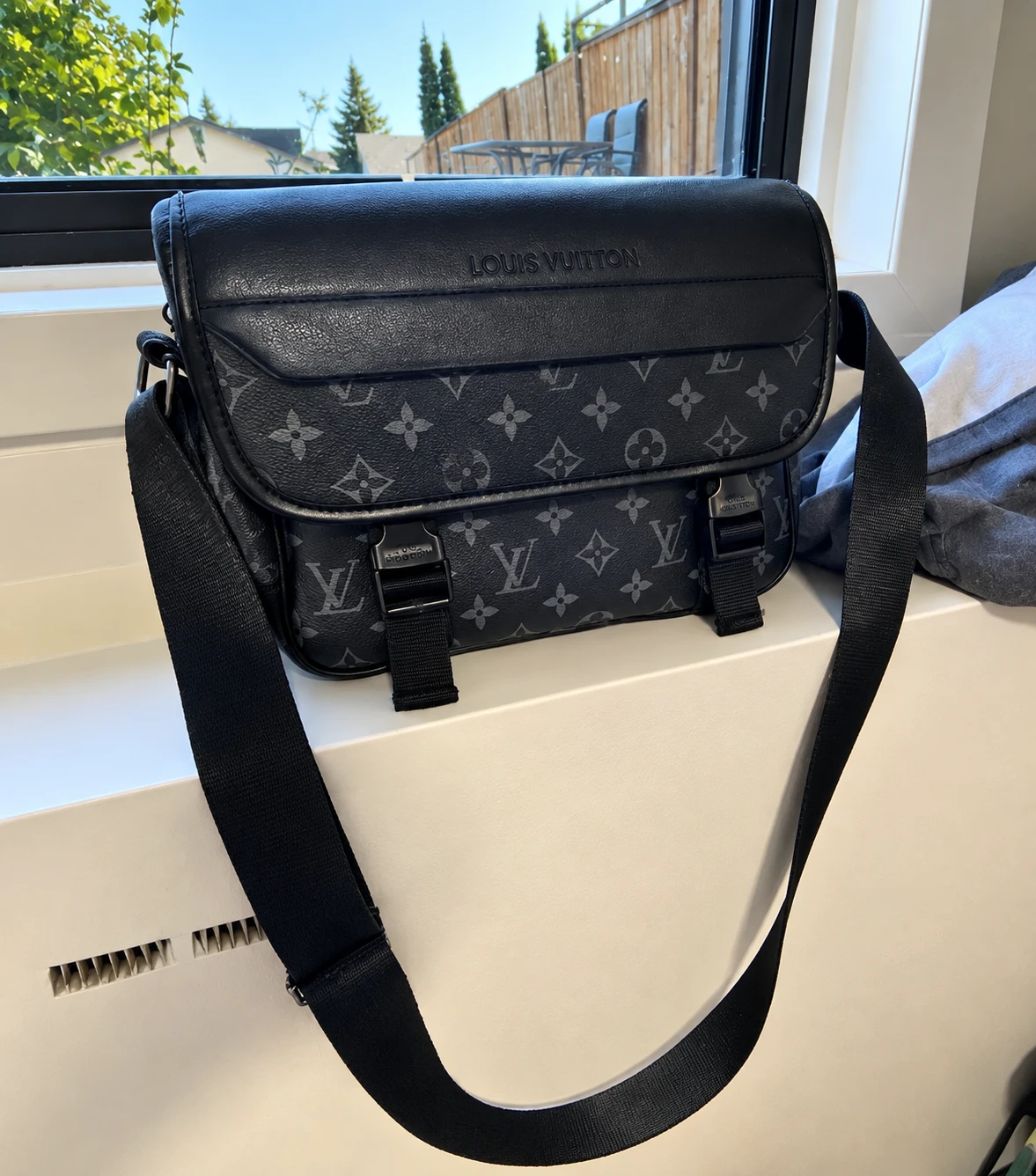 Louis Vuitton Messenger Bag Monogram Eclipse