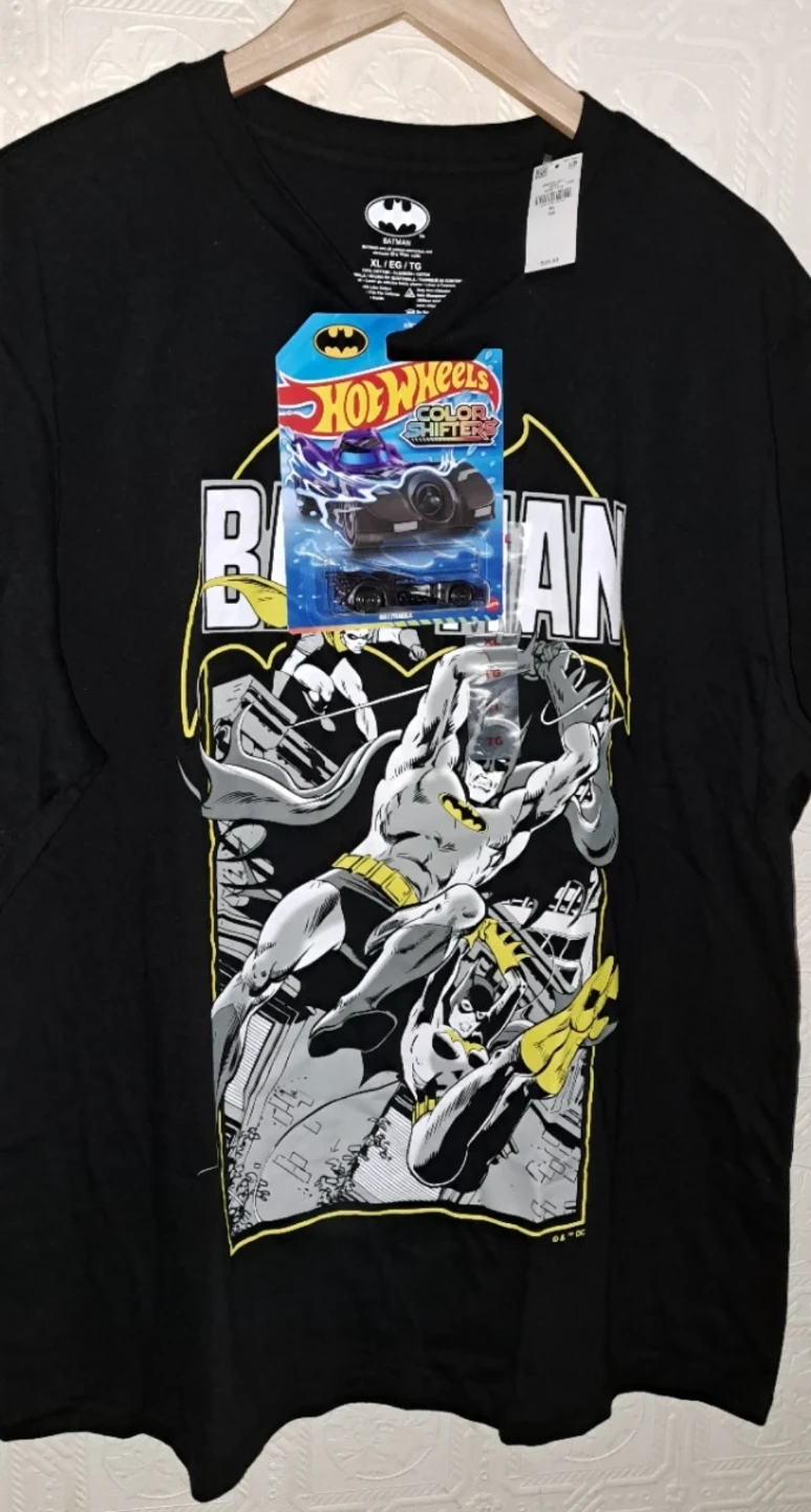 Batman T-Shirt & Hot Wheels/Color Shifter Batmobile, Sz's S-XL - photo 2