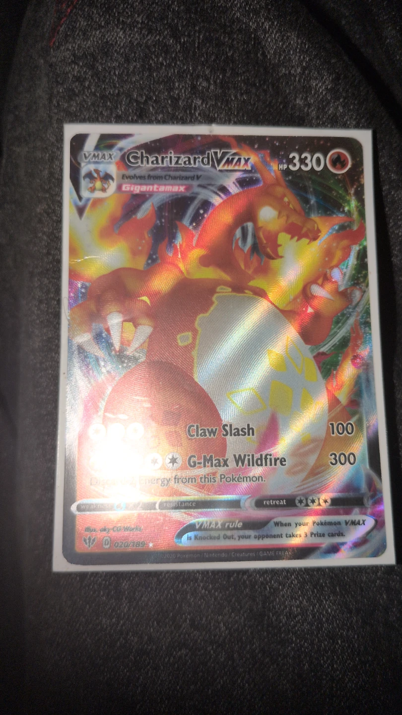 Charizard VMAX Pokémon Card