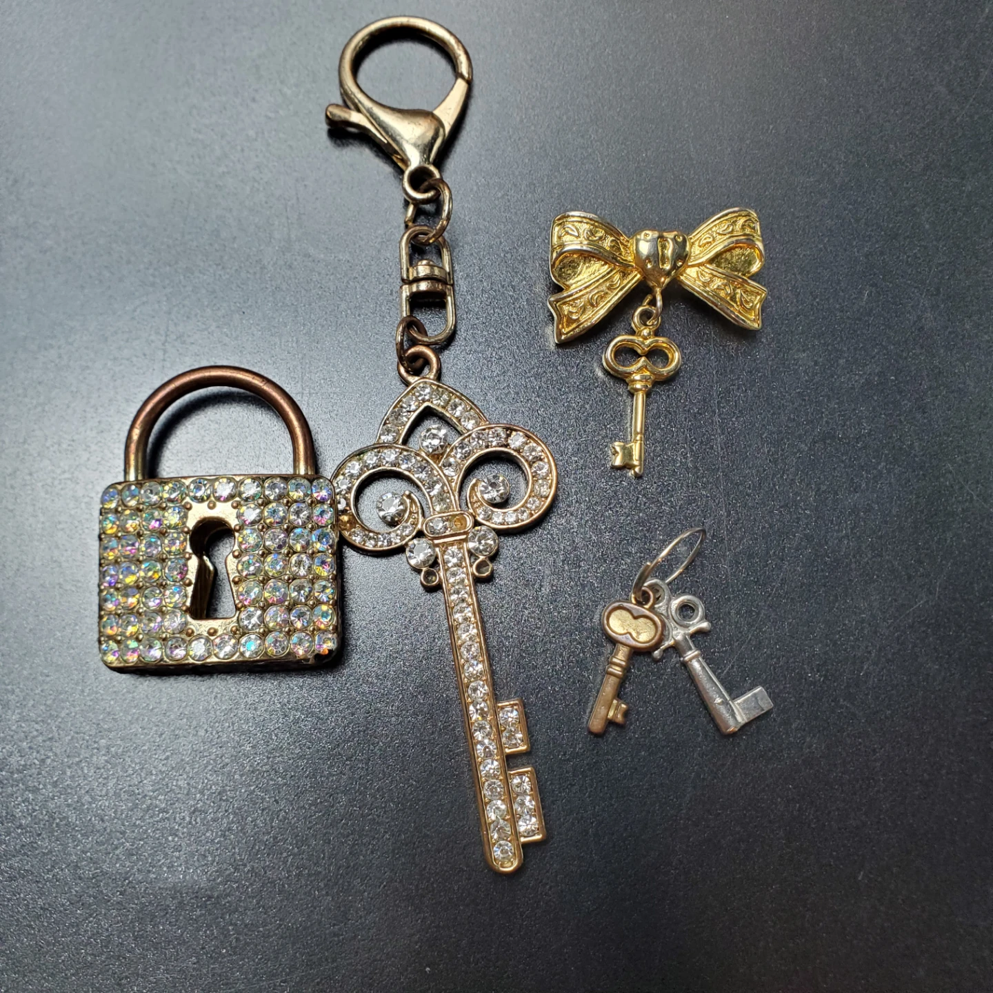 Assorted Key and Lock Charms & Small Notebook 🏈 - photo 4