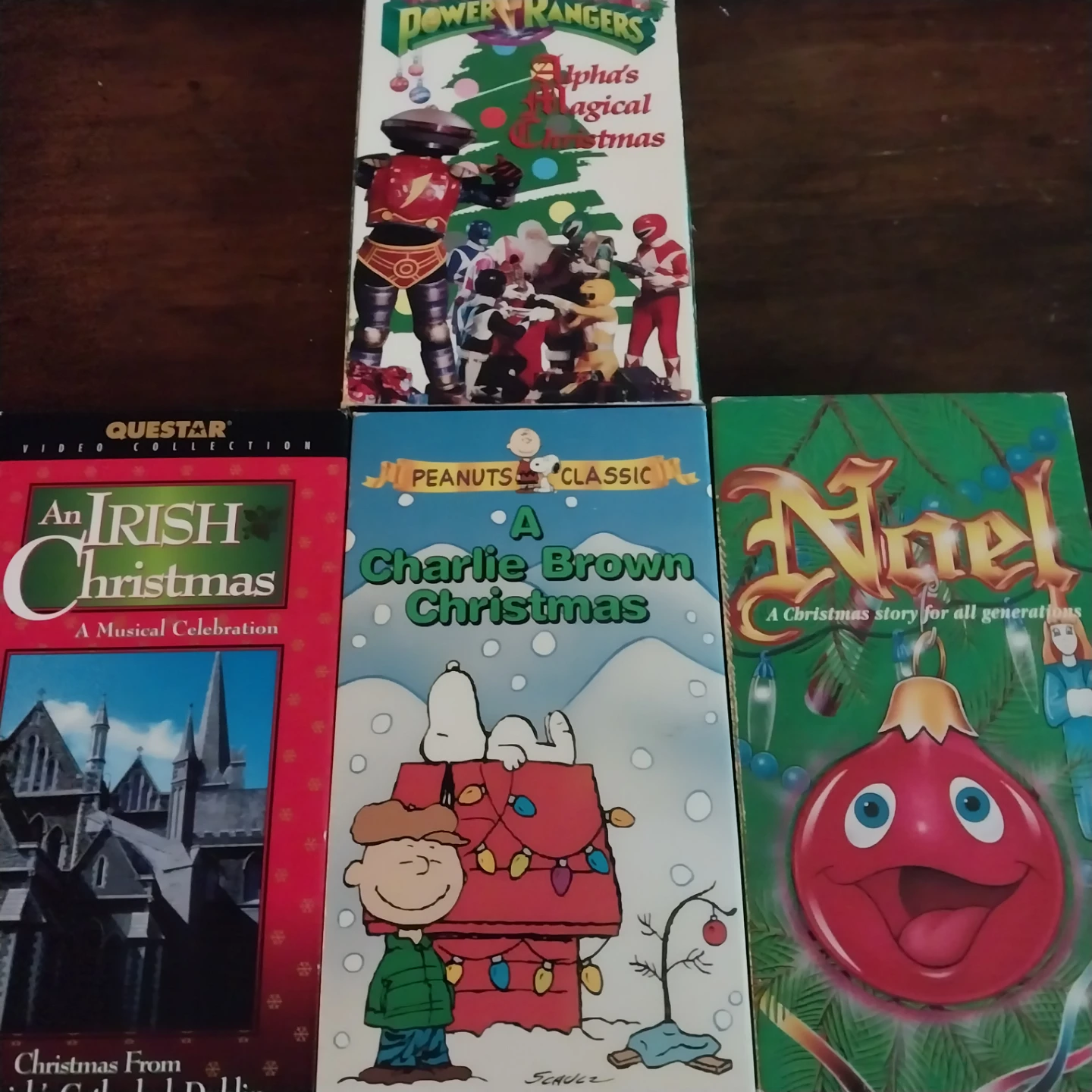 🏈Lot of 4 Christmas Themed VHS Tapes🏈
