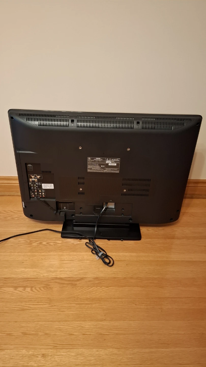 Toshiba REGZA 32" LCD Television - photo 5