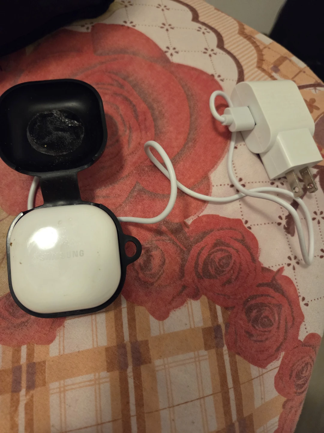 Samsung Galaxy Buds with Case and Charger - photo 2