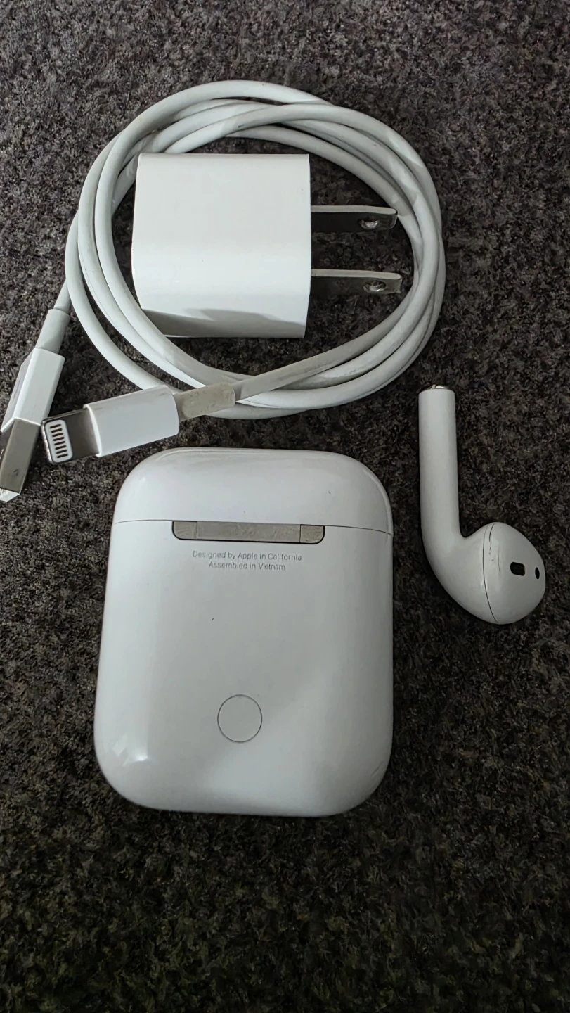Apple AirPods with Charging Case .I have just one. Missing - photo 3