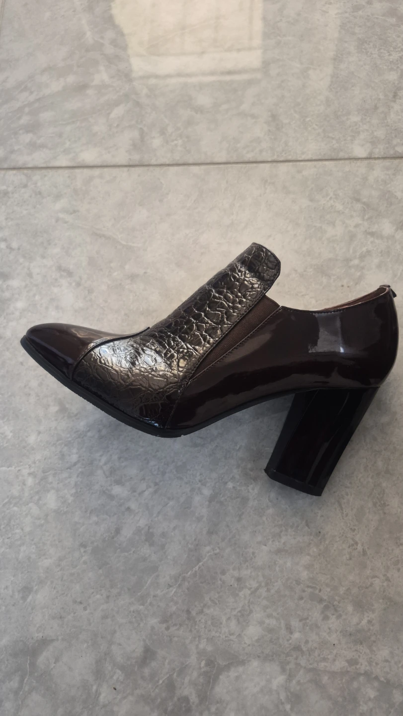 Women's Burgundy Patent Leather Block Heels – Worn twice, US 7 - photo 5