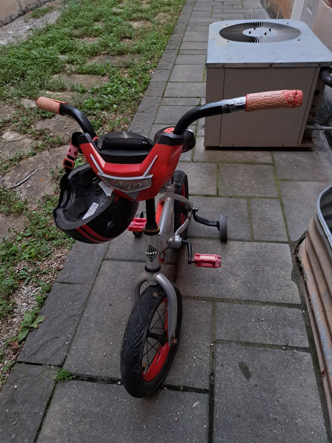 Lighting McQueen Kids Tricycle with Helmet