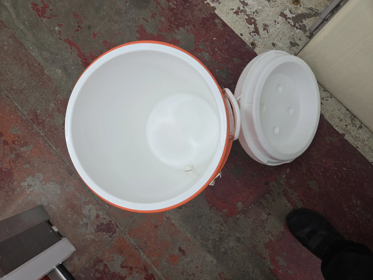 Igloo 10 Gallon Seat Top Beverage Cooler - photo 2
