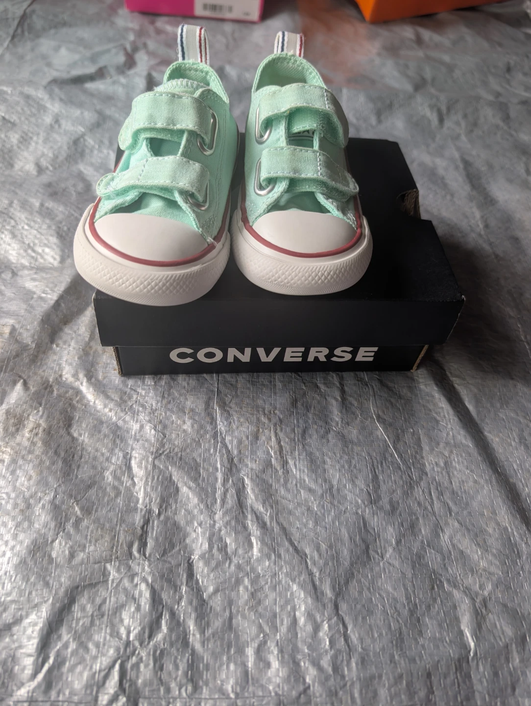Converse Toddler Sneakers Size 6 - photo 3