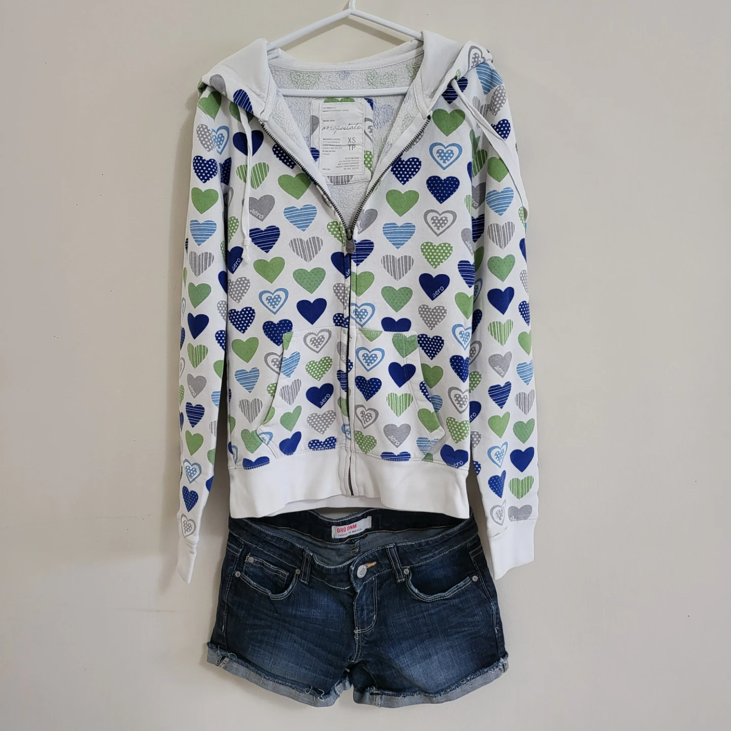 Aéropostale All-Over Heart Print Zip-Up Hoodie (Size XS)