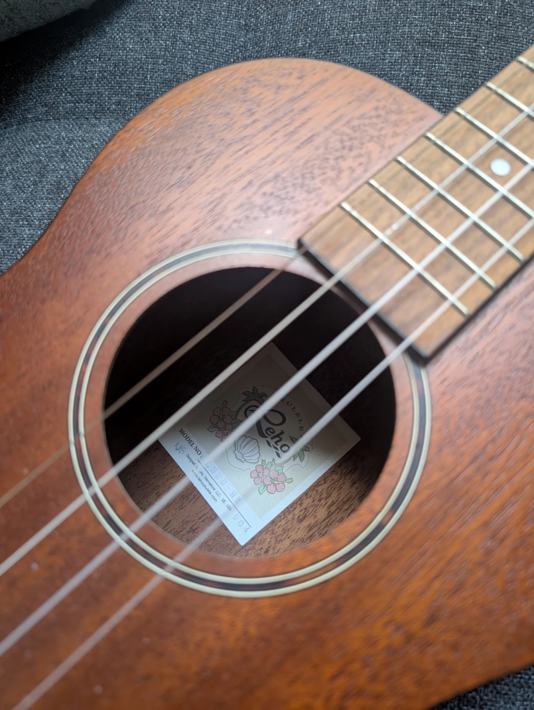 Baritone ukulele & case - photo 3