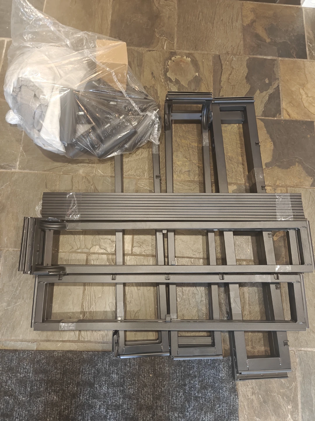 King size bed frame, steel. Nearly new. - photo 3