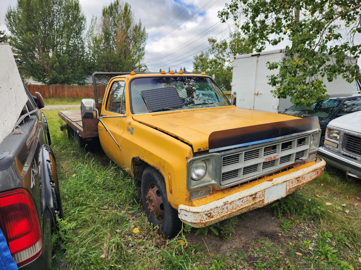 Vintage '77 GMC Flatbed Truck - photo 3