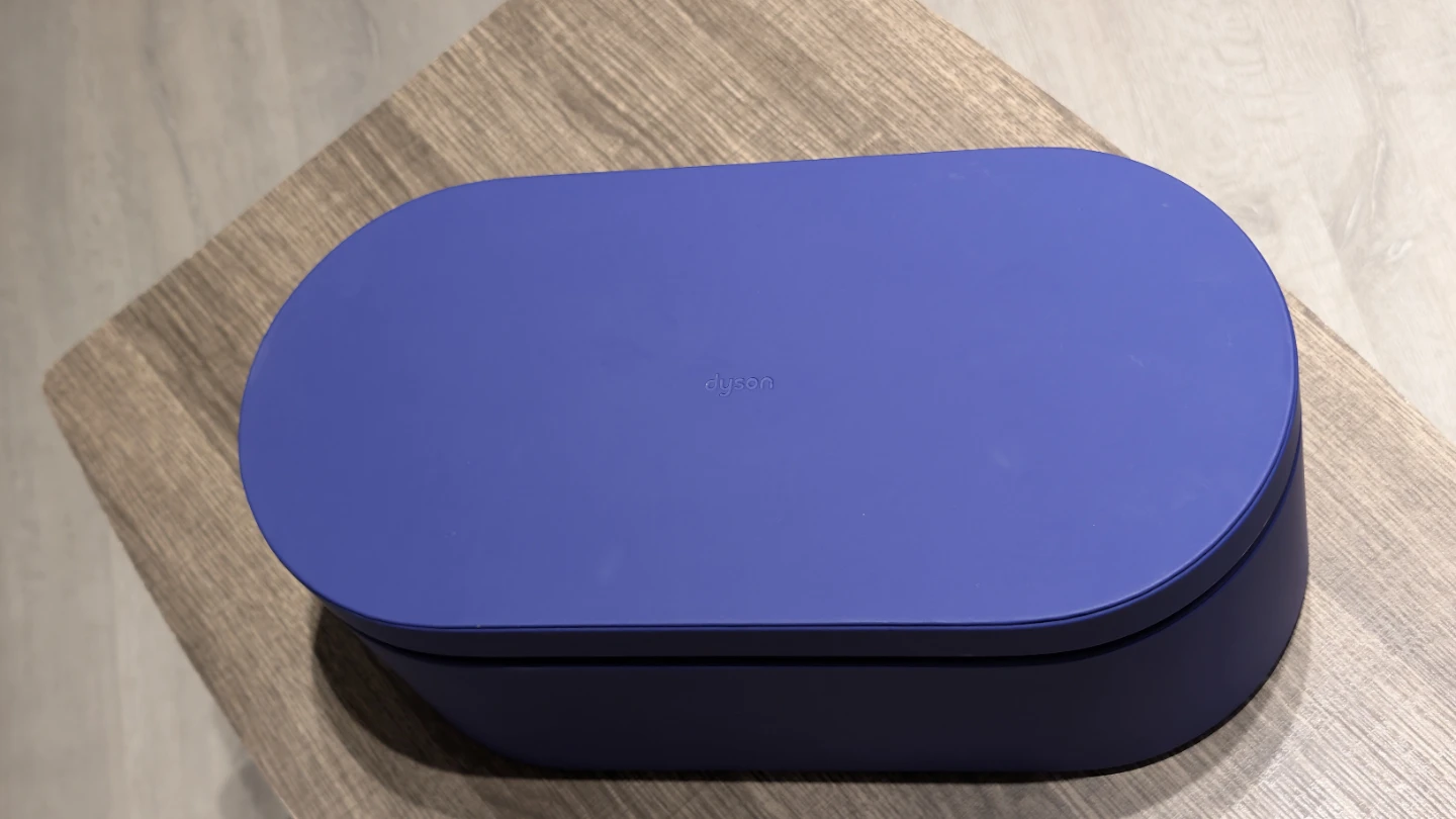Dyson supersonic case and accessories