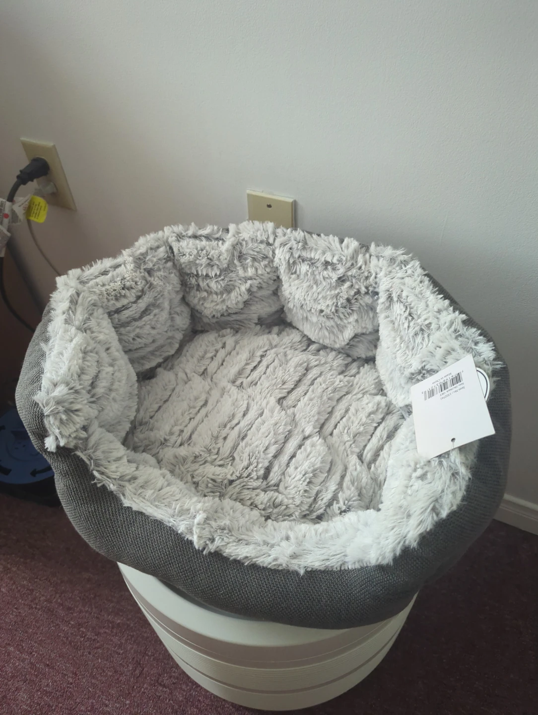 Bailey & Bella grey plush pet bed