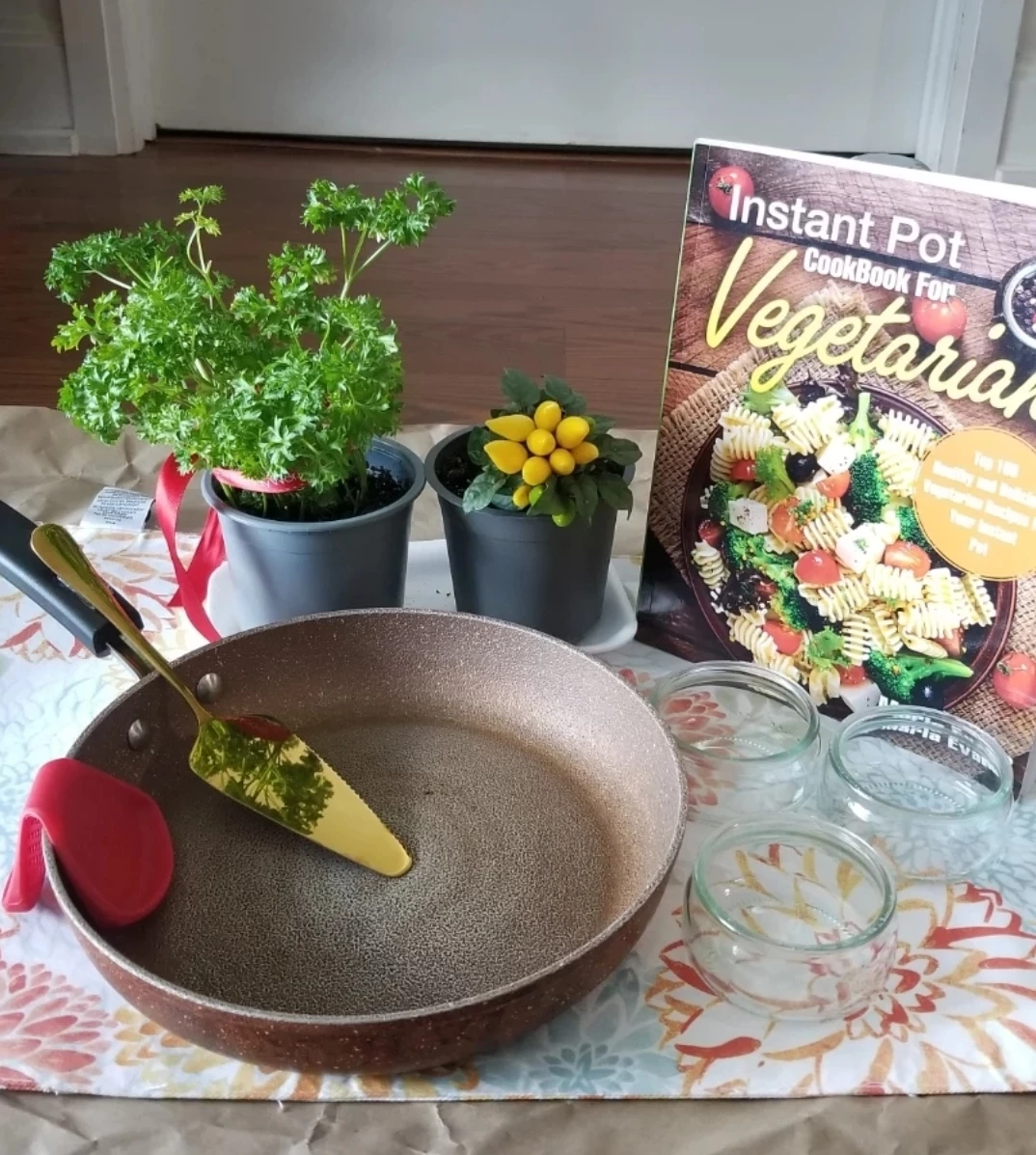 Bundle-Organic Parsley+Ornamental Pepper+ROCK Pan+Veg Cookbook.