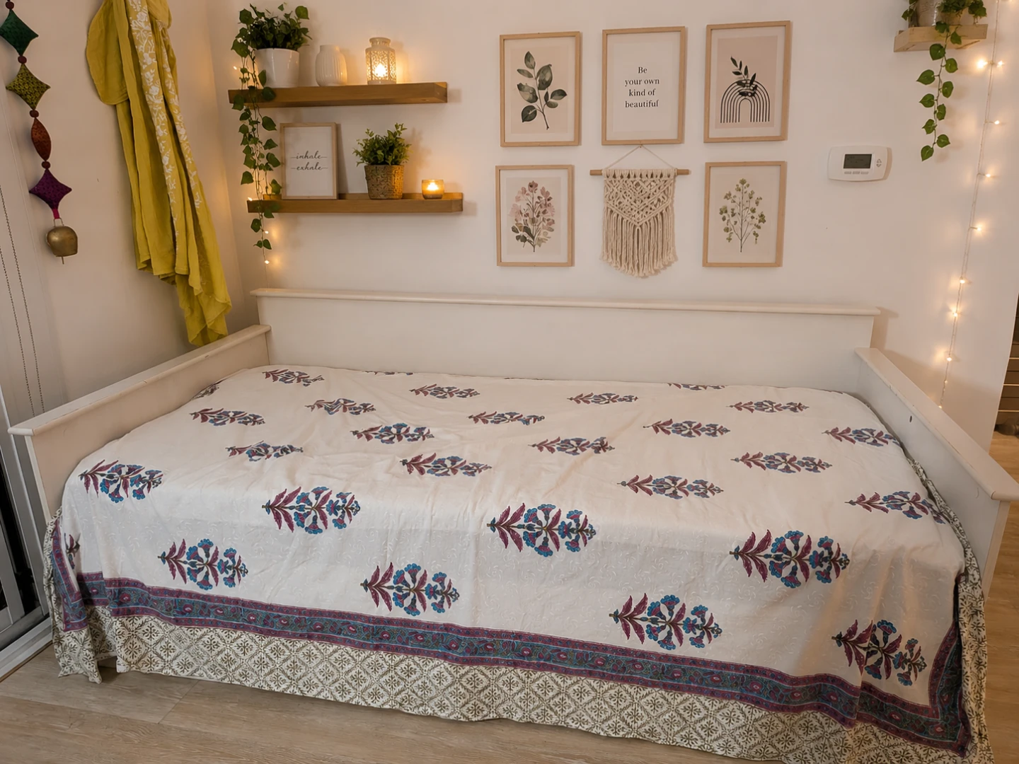 Day bed with mattress