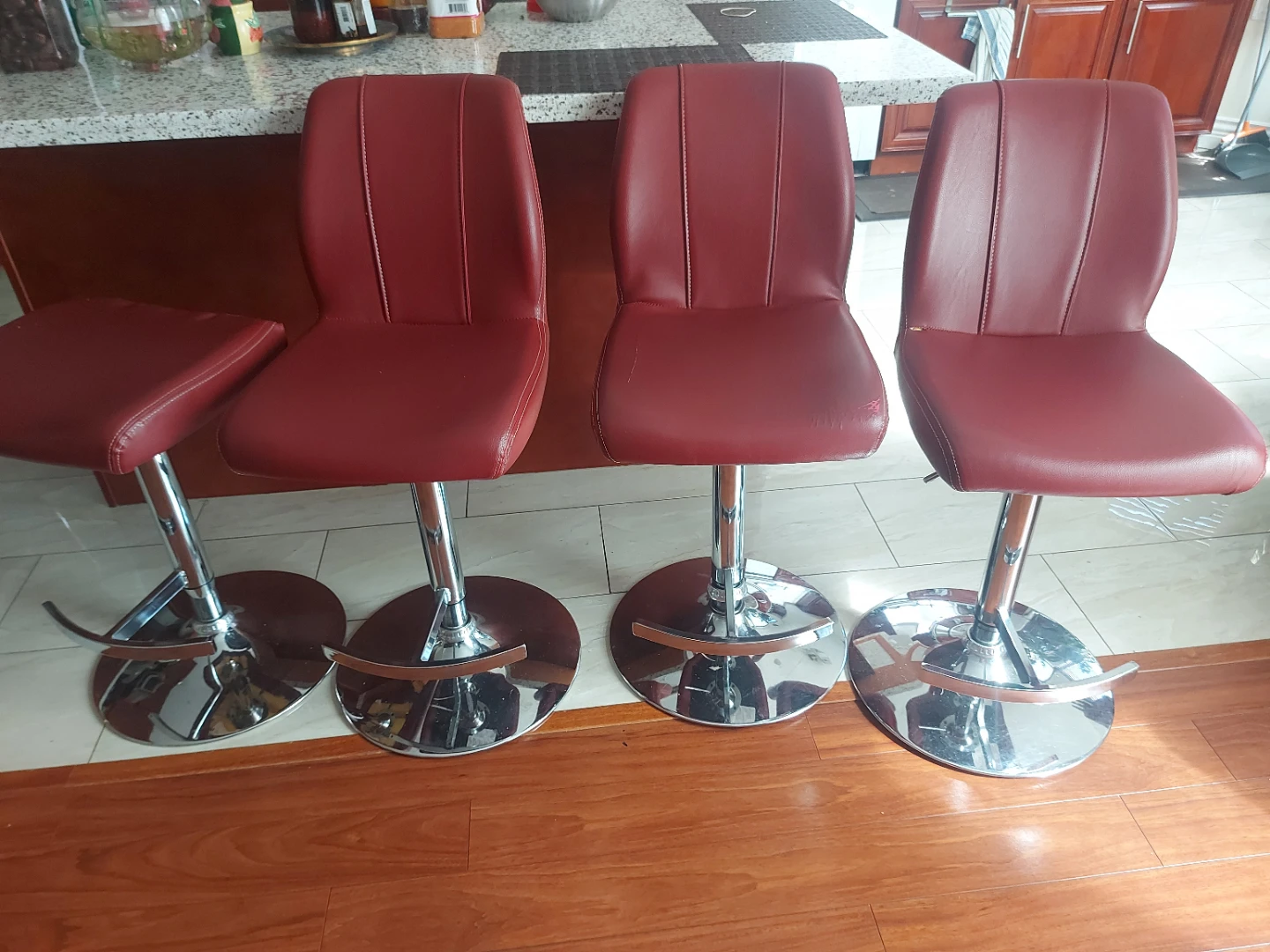 4 bar stools