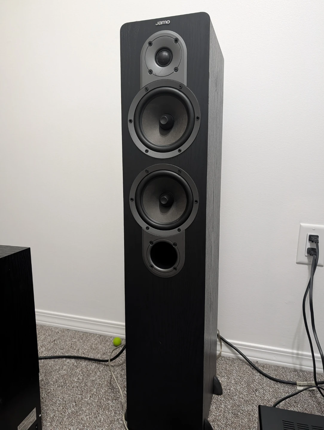 Jamo floor-standing speaker