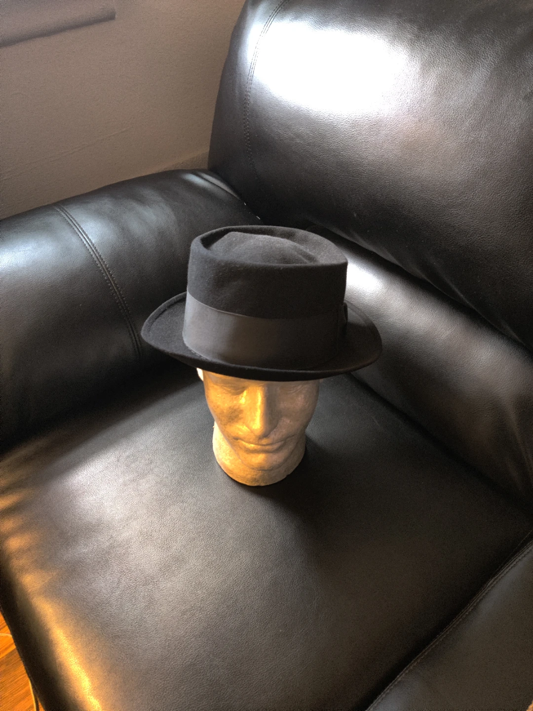 Free hats, one  black felt, one rafia, one paper straw fedora - photo 5