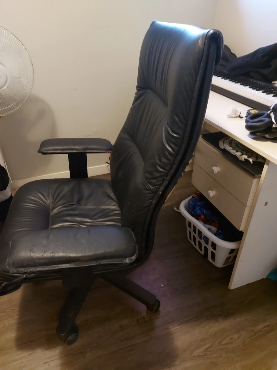 Black Office Chair - photo 2