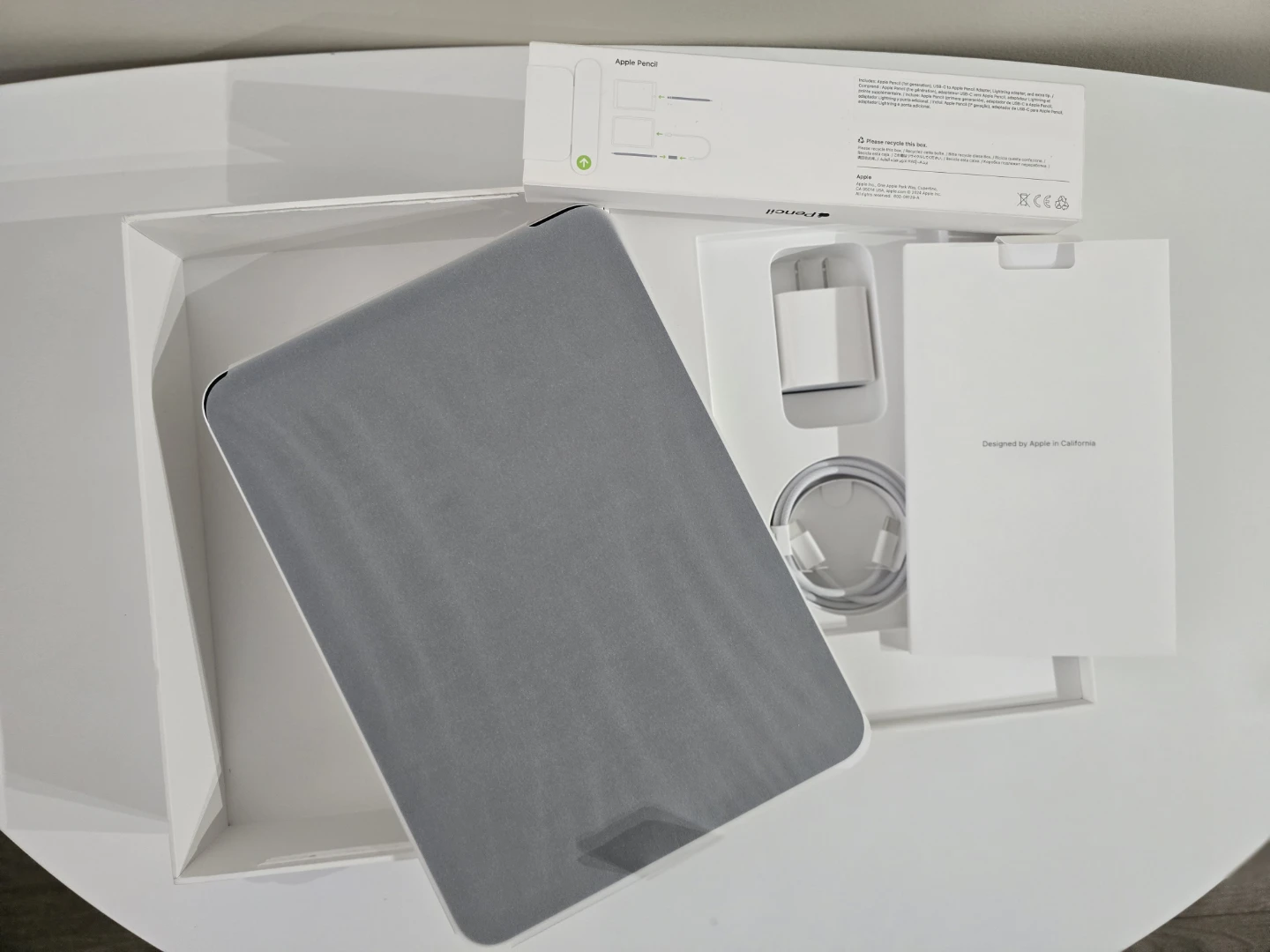 BNIB Apple iPad 128GB Wi-Fi Silver with Apple Pencil - photo 2