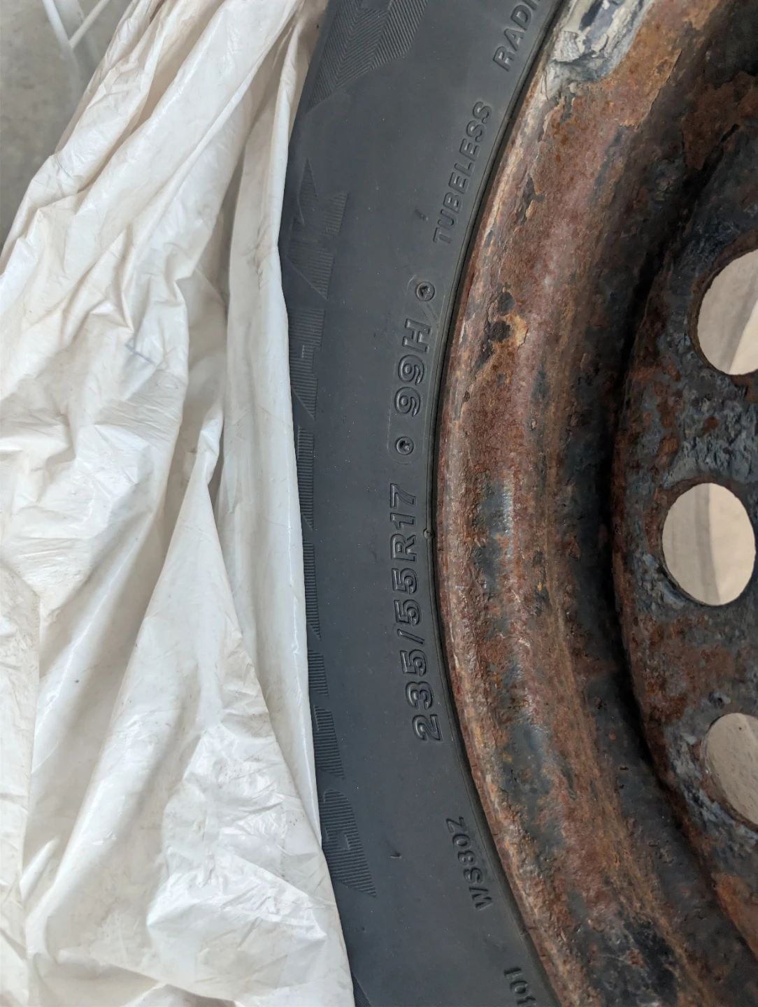 Bridgestone 235/55R17 Winter Tire - photo 5
