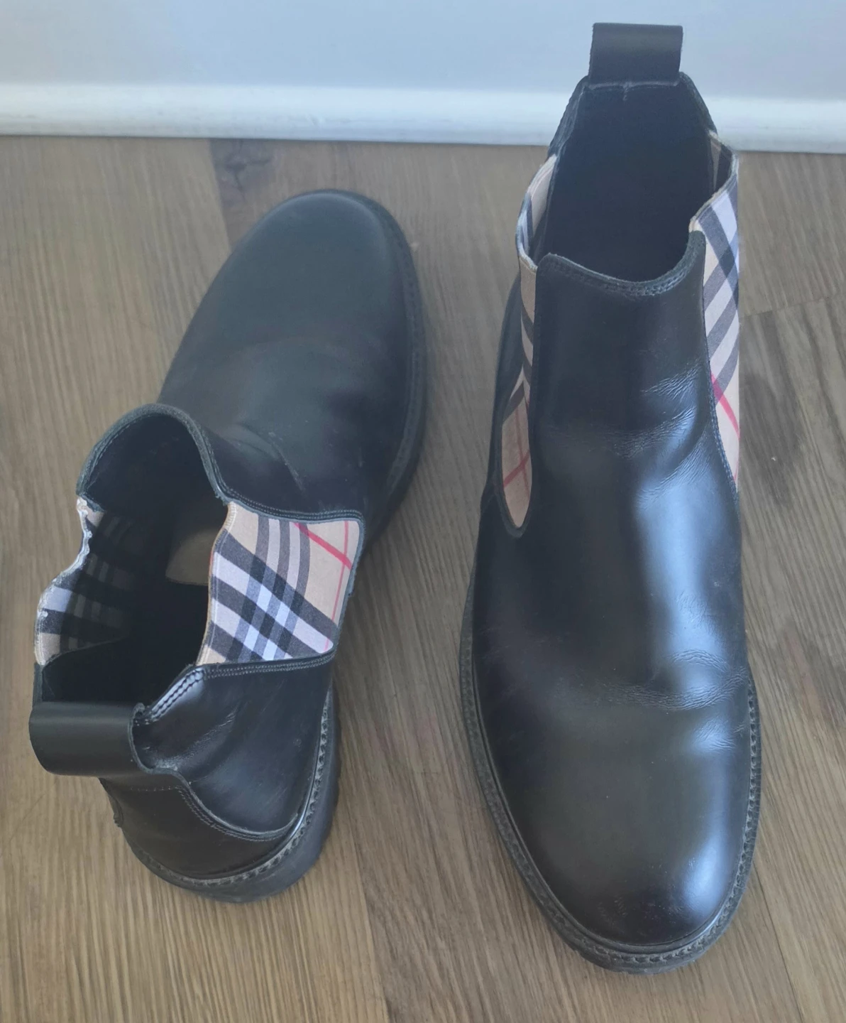 Authentic Burberry Black Leather Chelsea Boots Men's 43