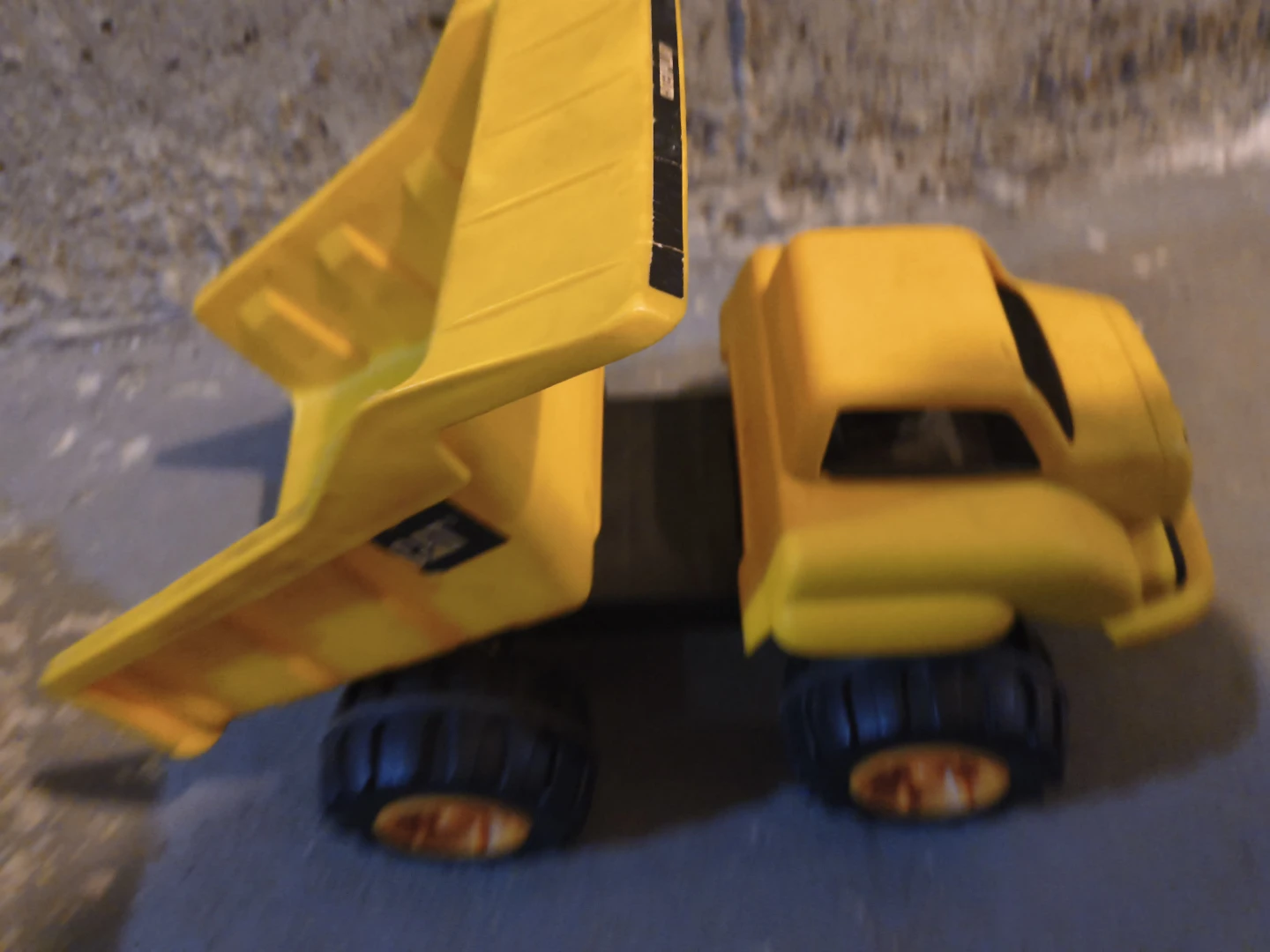 Caterpillar Yellow Dump Truck Toy - photo 4
