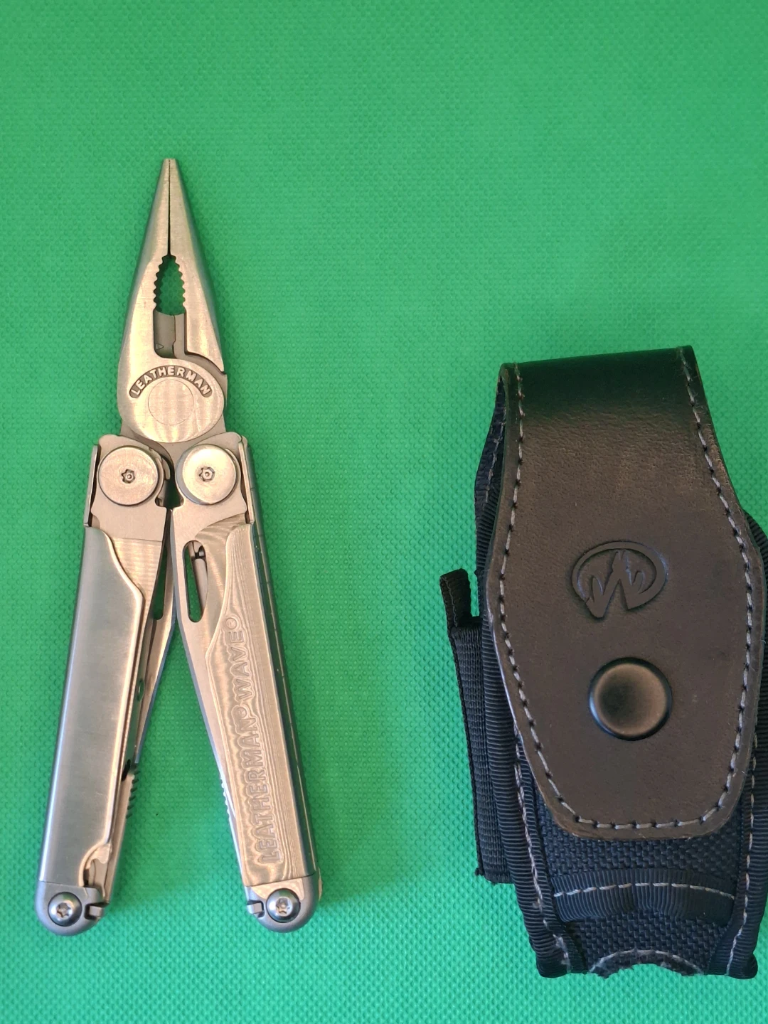 Leatherman Wave Multi-Tool Stainless with Leather Sheath