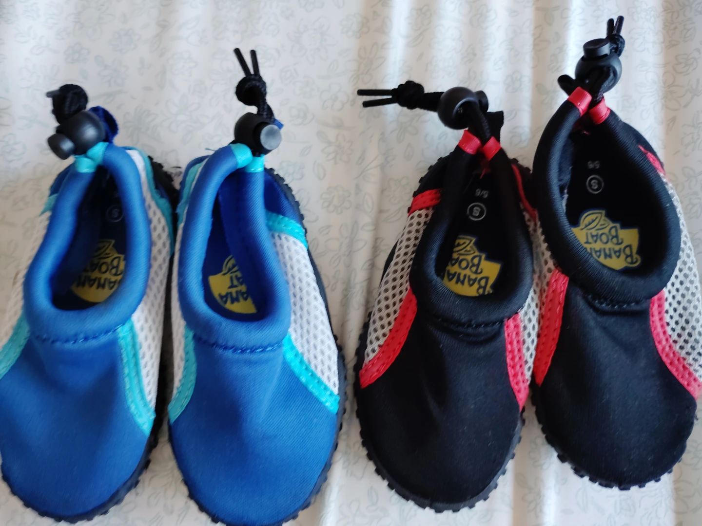 Banana Boat Water Shoes Size S (5/6)