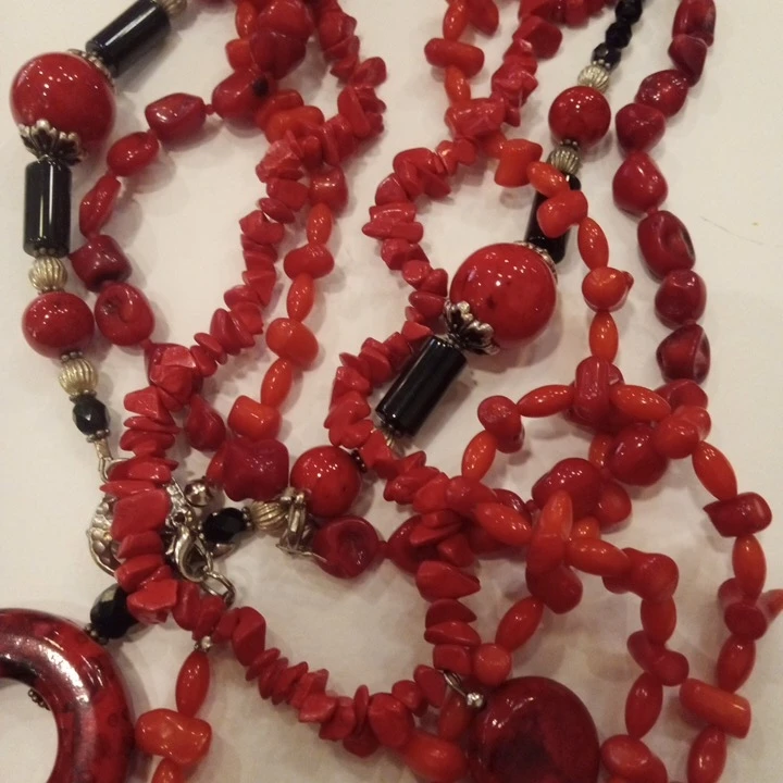 Beautiful Vintage and Newer Necklaces Lot - Coral and Glass - photo 3
