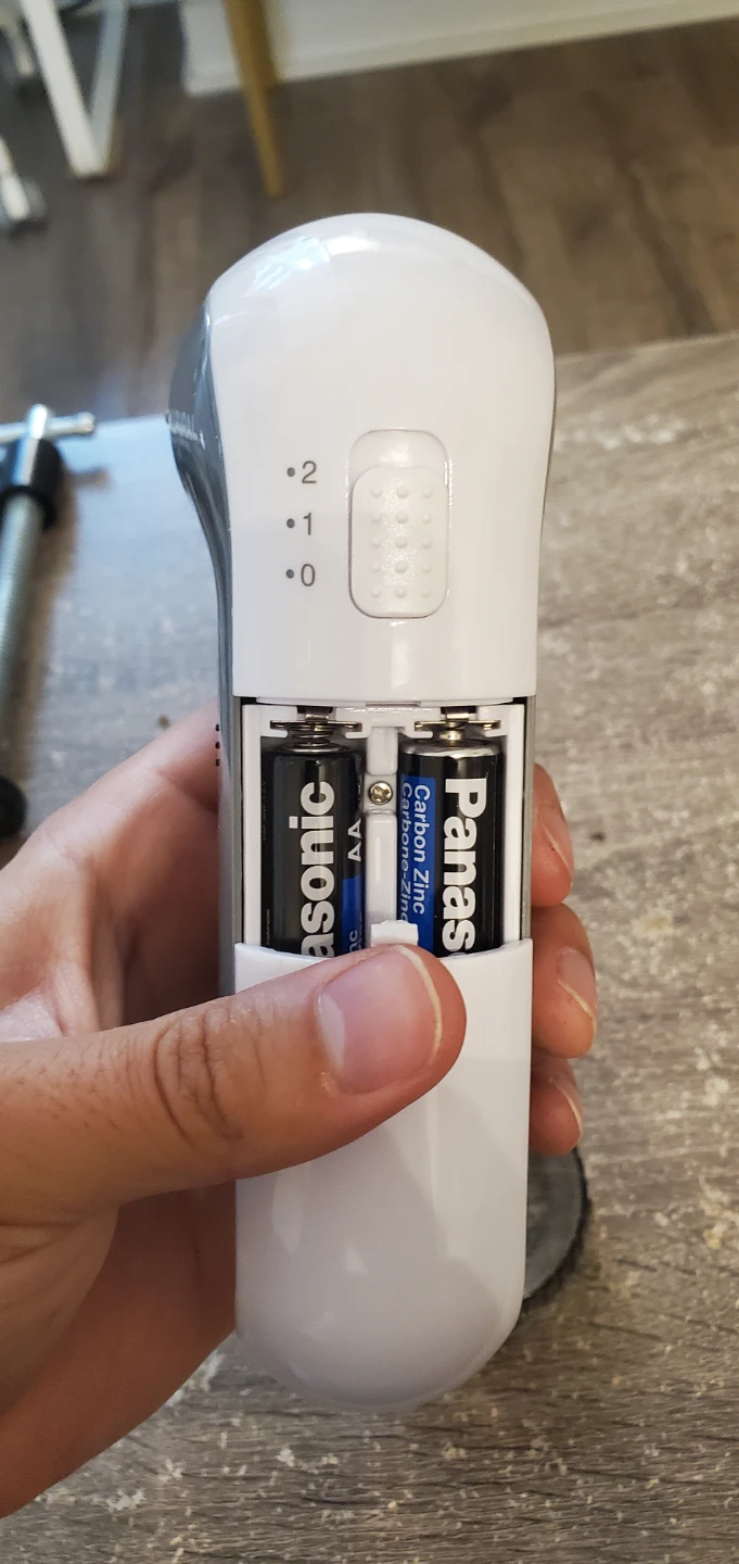 Like New Fabric Shaver (Comes w/batteries) - photo 3