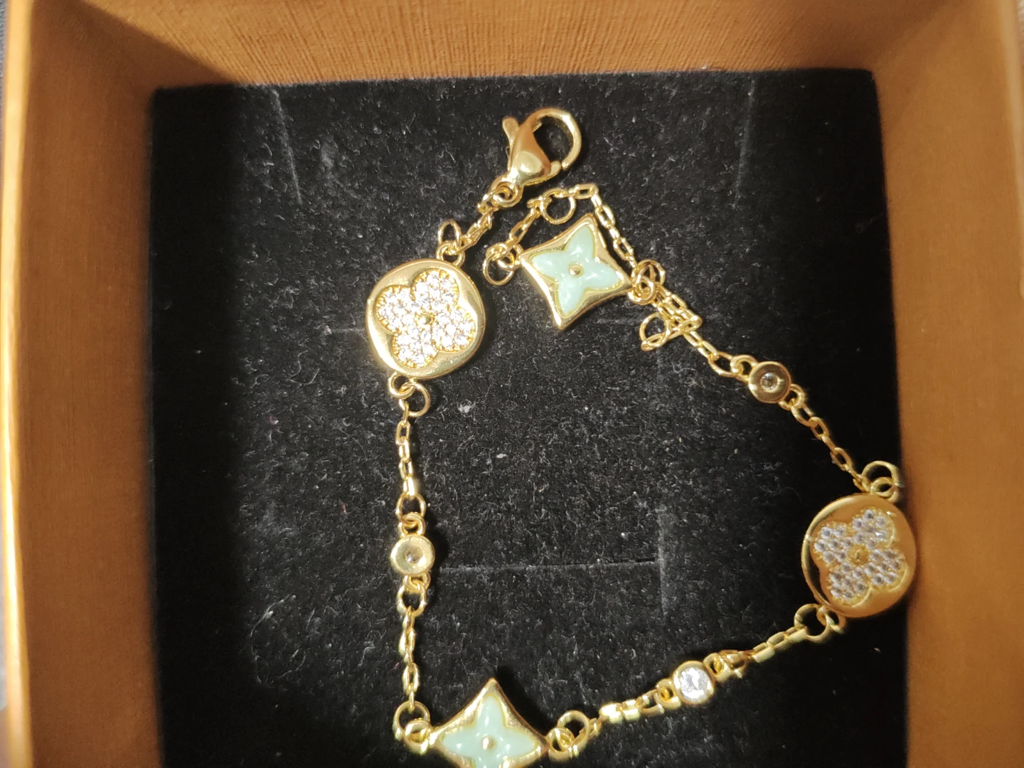 Gold-tone flower and clover charm bracelet - photo 2